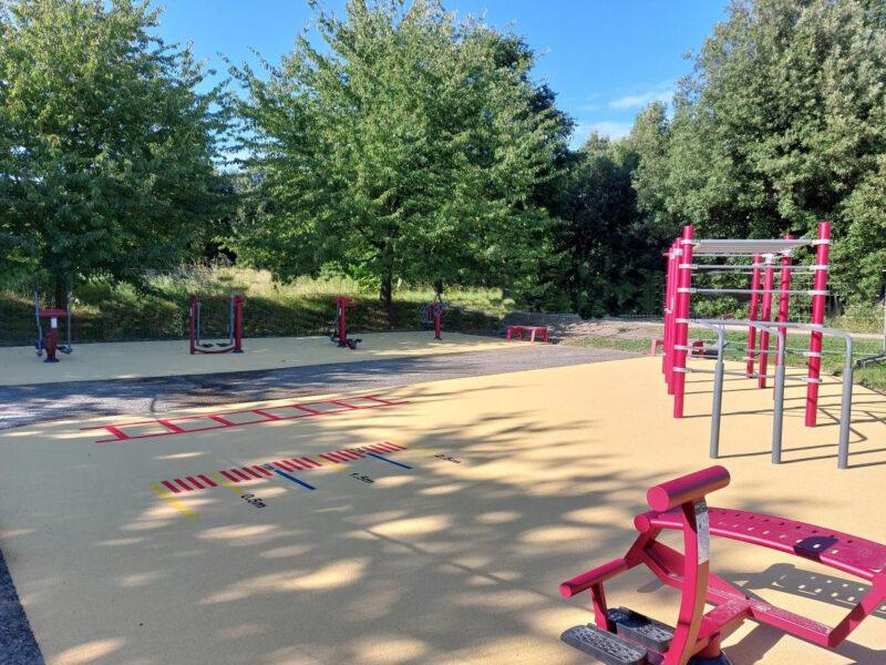 Nouvelle aire de Sport de plein air inaugurée au Bois de Bondy Street Workout Abdo Lombaire Marcheur Vélo Elliptique Stepper Barreur Volants #fitness #fitpark #streetworkout Installation par notre partenaire LUDOPARC FitPark