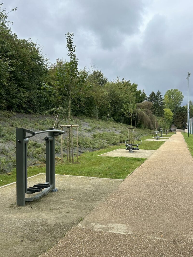 INAUGURATION Nouveaux agrès de #fitness Marcheur Rameur Velo Elliptique Abdo !!! aux abords du Stade Henri Lorang dans la Ville de Serémange-Erzange Bon Sport FitPark